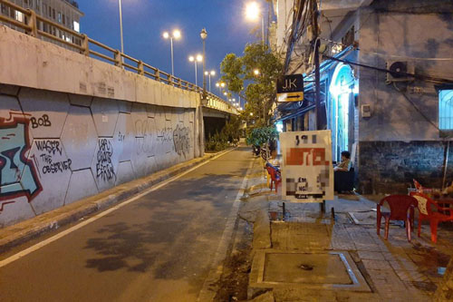 TPHCM: Bị công an rượt đuổi, nam thanh niên chạy vào nhà dân cố thủ