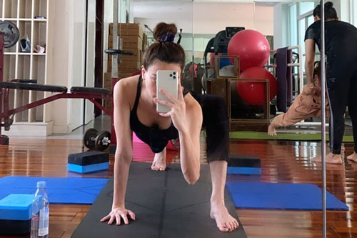 Bà bầu Hồ Ngọc Hà khoe ảnh tập thể thao