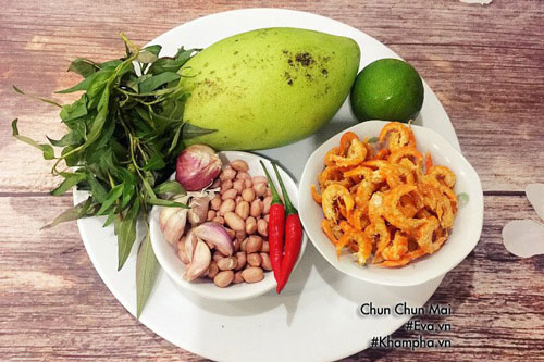 Cuối tuần làm gỏi xoài tôm khô chua chua, ngọt ngọt ăn mãi không chán