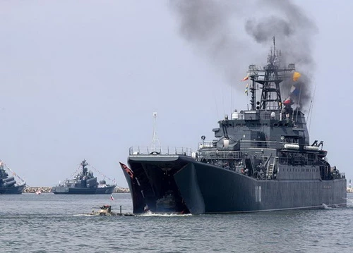 Các tàu chiến Nga đã áp sát bờ biển Latvia. Ảnh: TASS.