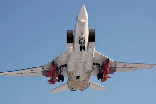 Máy bay ném bom siêu âm Tu-22M3 của Nga cũng đã tiến vào khu vực tập trận của NATO. Ảnh: TASS.