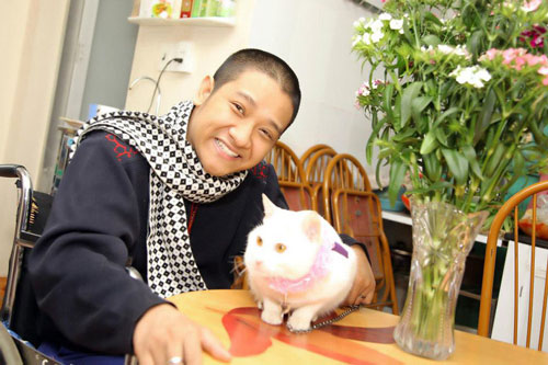 Chàng trai Quảng Ninh kiếm tiền từ 3 công việc chỉ bằng một ngón tay