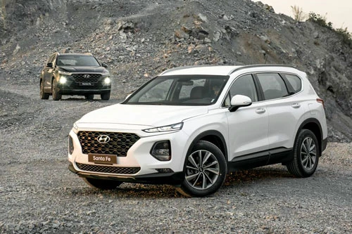 10. Hyundai Santa Fe (doanh số: 813 chiếc).