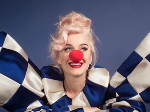 Katy Perry hóa chú hề, công bố album mới