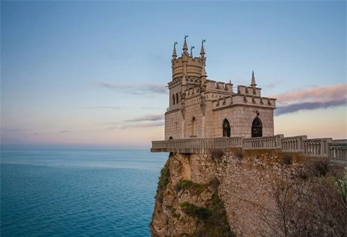 10 tòa lâu đài mang vẻ đẹp cổ tích vượt thời gian nổi tiếng khắp thế giới - 10