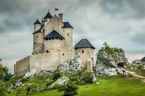 10 tòa lâu đài mang vẻ đẹp cổ tích vượt thời gian nổi tiếng khắp thế giới - 2