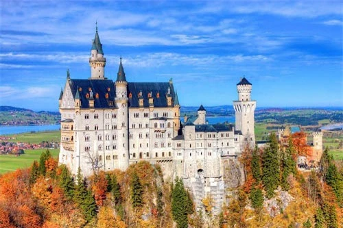 10 tòa lâu đài mang vẻ đẹp cổ tích vượt thời gian nổi tiếng khắp thế giới - 3