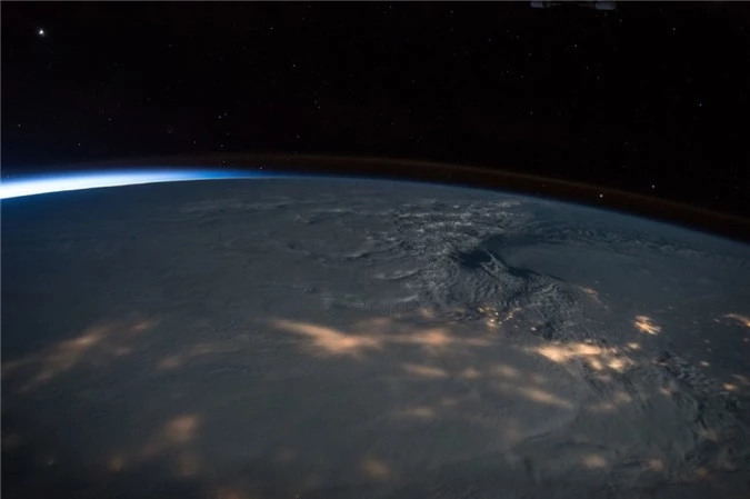 Vẻ đẹp bất tận của Trái Đất trong bộ ảnh được chụp từ vũ trụ - 12