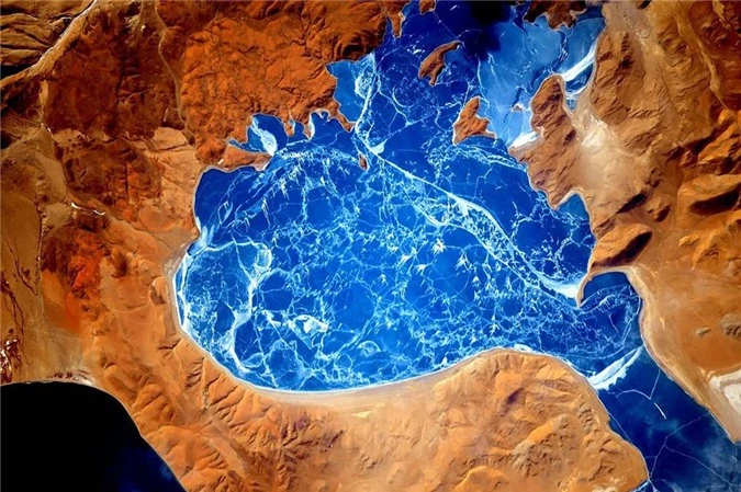 Vẻ đẹp bất tận của Trái Đất trong bộ ảnh được chụp từ vũ trụ - 9