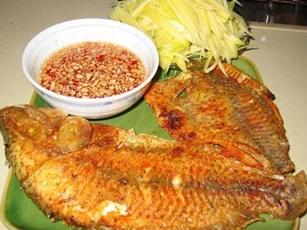 Biết mẹo này cá rán sẽ vàng giòn thơm ngọt, chín mềm từ trong ra ngoài, chẳng bao giờ bị nát