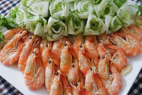 Dành 10 phút làm món tôm hấp bia đơn giản thơm ngon đổi cho cả gia đình