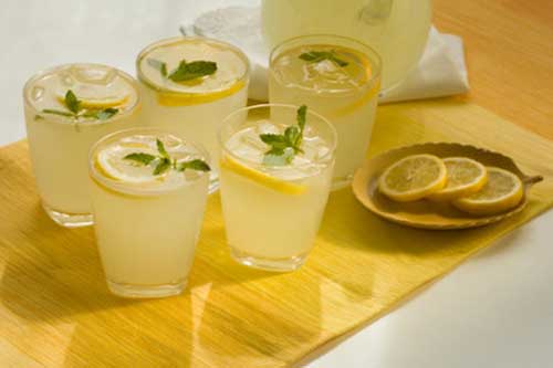 Uống hỗn hợp chưa tới 1 ngàn đồng này trước giờ cơm trưa 15 phút mỡ thừa dày bao nhiêu cũng dễ "biến mất"