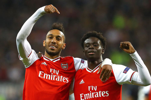Bukayo Saka tỏa sáng, tiết lộ lời khuyên hữu ích từ Aubameyang