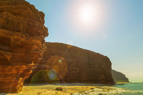 Đến hang Câu để thấy sự hùng vĩ của tự nhiên giữa lòng biển cả