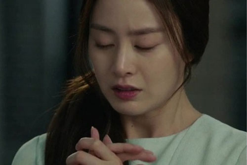 Tiếng cọt kẹt lúc nửa đêm làm tôi tỉnh giấc, lấy hết can đảm ra ngó thì phát hiện hành động của chồng khiến mình "giận tím người"