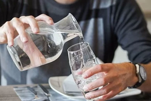 5 thời điểm dù khát cũng không nên uống nước, tránh rước bệnh hại thân