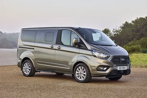 6. Ford Tourneo (doanh số: 22 chiếc).