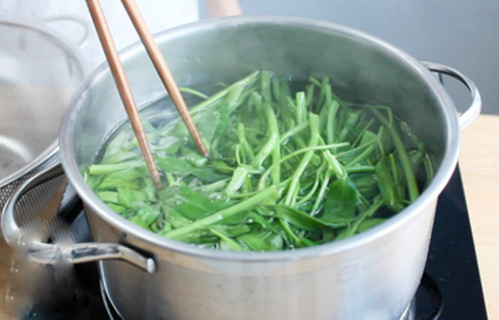 Luộc bất cứ loại rau nào cũng cần tránh điều đại kị này kẻo "rửa trôi" hết dinh dưỡng