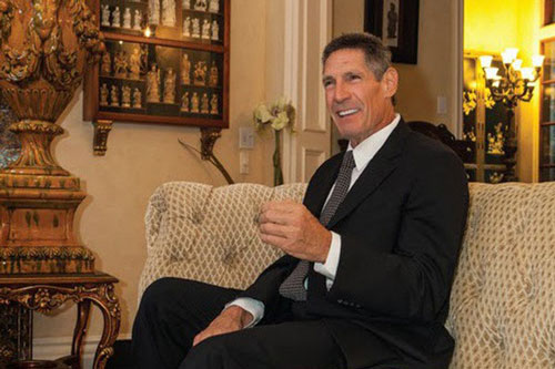 Nhà cải cách y học nổi tiếng Gary Michelson đã trở thành tỷ phú như thế nào?