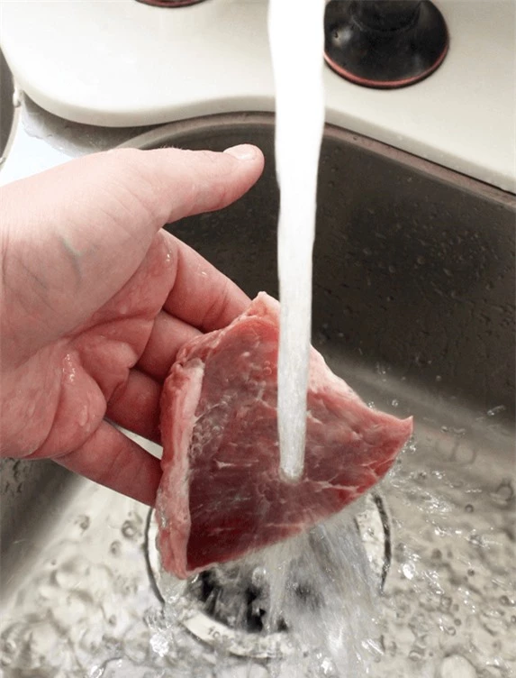 Tất cả nhà hàng 5 sao đều dùng mẹo này để miếng thịt bò trở nên mềm, mọng nước - Ảnh 2. Tất cả nhà hàng 5 sao đều dùng mẹo này để miếng thịt bò trở nên mềm, mọng nước - Ảnh 2.