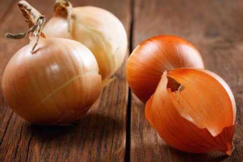 Bạn sẽ không bao giờ vứt bỏ vỏ hành tây nếu biết những công dụng tuyệt vời này