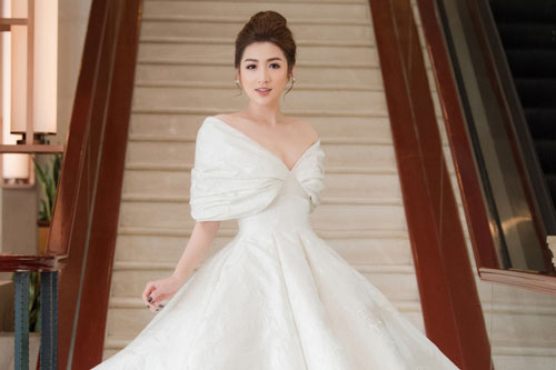 Á hậu Tú Anh từng "phát điên" chỉ vì suốt ngày ăn và chơi