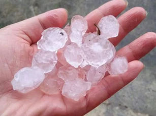 Đêm nay dự báo có khu vực mưa đá, gió giật mạnh