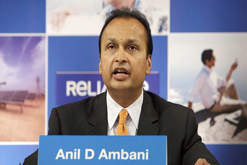 Anil Ambani là em trai của tỉ phú Mukesh Ambani - người giàu nhất Ấn Độ. Thời gian gần đây, doanh nhân 61 tuổi này đối mặt với hàng loạt vấn đề về tài chính và có thể đã phải ngồi tù nếu không được anh trai giải cứu. Dưới đây là những điều ít biết về cuộc sống của Anil Ambani ngoài lĩnh vực kinh doanh. Ảnh: Getty Images.