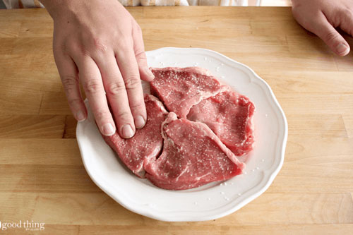 Các nhà hàng 5 sao đều dùng mẹo này để miếng thịt bò trở nên mềm, mọng nước