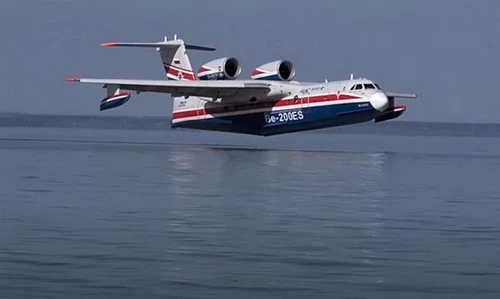 Thủy phi cơ lưỡng cư Be-200ES. Ảnh: RIA Novosti.