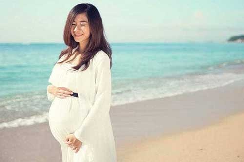 5 điều mẹ bầu cần lưu ý khi đi du lịch ngày hè