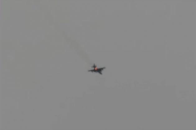 Su-25 của Nga sống sót sau khi bị hai tên lửa phòng không bắn trúng