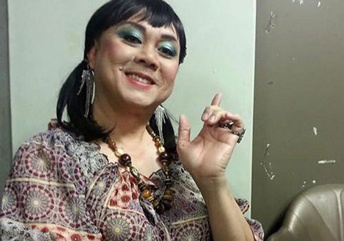 Những màn giả gái xấu "không mê nổi" của danh hài Chí Tài