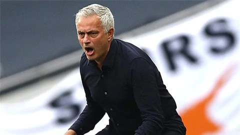 Mourinho xem thường việc đứng trên Arsenal