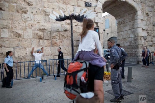 Những tường thành cổ định hình cuộc sống ở đất thánh Jerusalem - 8