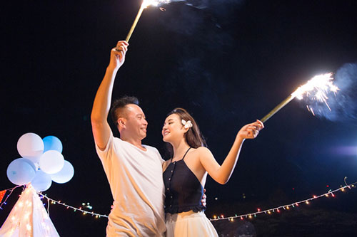 Vợ chồng Vy Oanh cắm trại ở Vũng Tàu