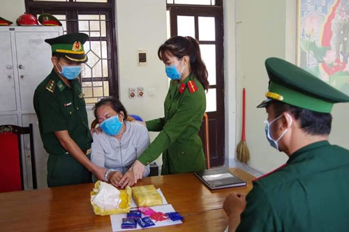 Hà Tĩnh: Bắt quả tang người phụ nữ vận chuyển 12.000 viên ma túy tổng hợp