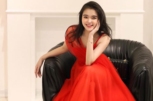 Nữ sinh Hà Nội xinh đẹp, học giỏi, tự kiếm tiền mua nhà ở tuổi 19