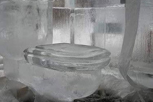 Cười sái quai hàm với những chiếc bồn cầu “băng thanh, ngọc khiết”... “đi” một lần cạch tới già