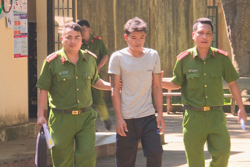 Khởi tố nam thanh niên đâm người trong quán karaoke tại Đắk Lắk