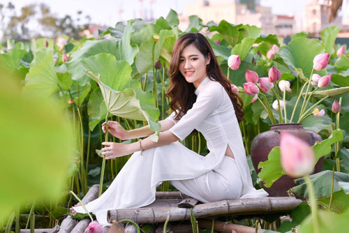 Ngắm cô giáo 9X 4 lần thi hoa khôi