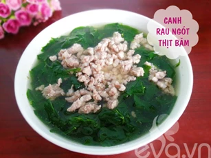 Sai lầm từ thói quen vò nát rau ngót khi nấu