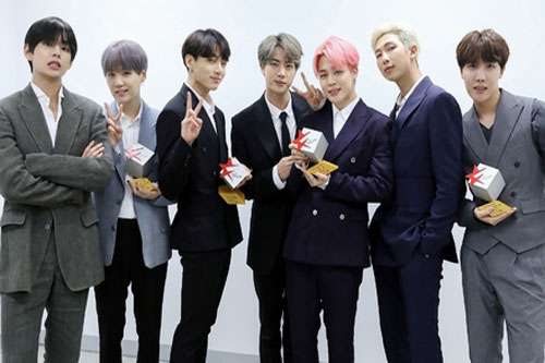 BTS đi học Thạc sĩ, netizen nghi ngờ 'hoãn nghĩa vụ quân sự'
