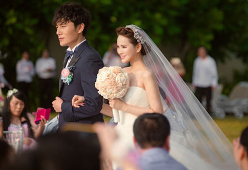 Nam diễn viên có chết cũng không vì tiền đóng phim dở, yêu chiều vợ hơn 10 tuổi là ai?