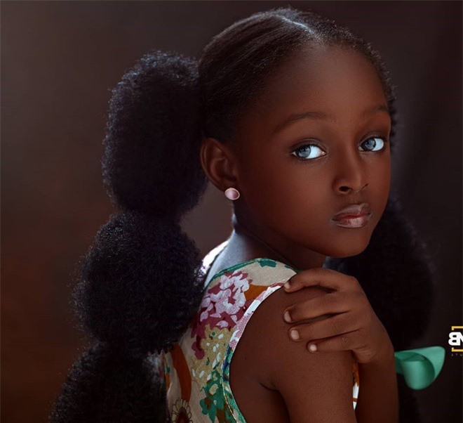 Cuộc sống sang chảnh của cô bé châu Phi đẹp nhất thế giới sau 2 ...