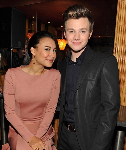 Chris Colfer là người bạn thân thiết của Naya Rivera.