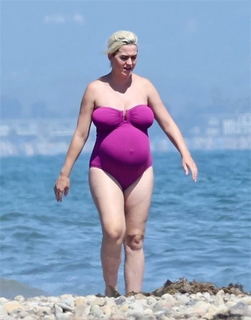 Katy Perry ra biển thư giãn hôm cuối tuần trong khi chờ ngày đi đẻ.