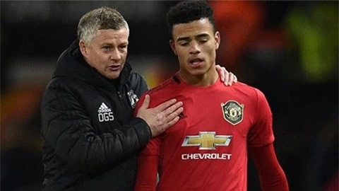  Solskjaer lo ngay ngáy về Greenwood sau cú đạp của Romeu