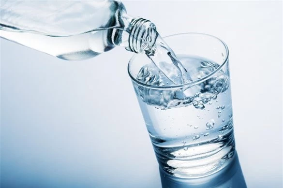 Chỉ uống nước khi khát ảnh hưởng sức khỏe