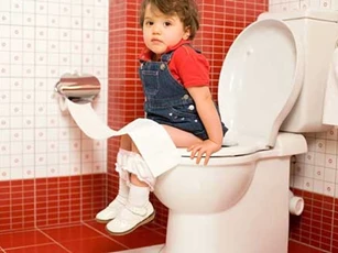 Trẻ bị táo bón mẹ làm ngay điều này đảm bảo hiệu quả hơn dùng kháng sinh